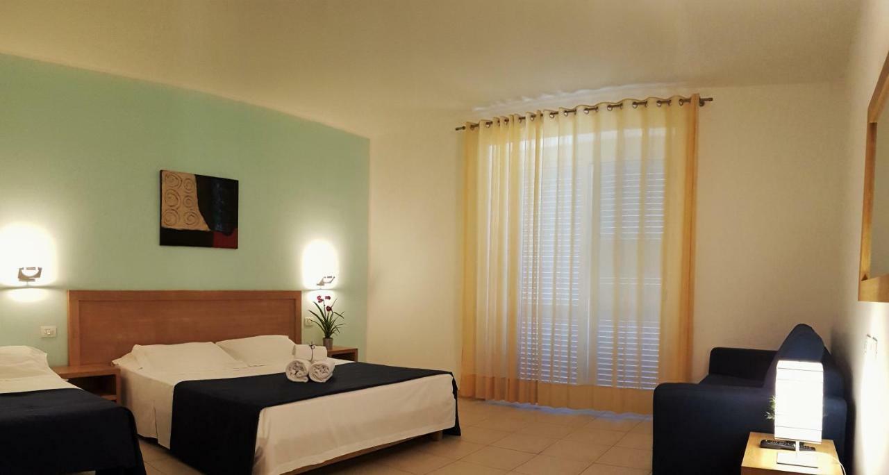 Hotel Parco Della Rocca Punta Braccetto Exteriér fotografie